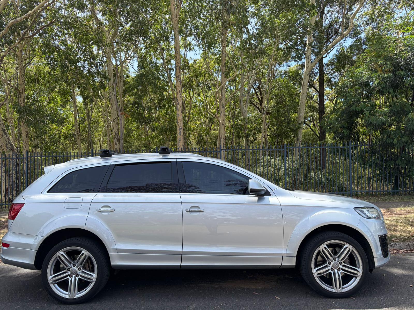 
								Audi Q7 full									