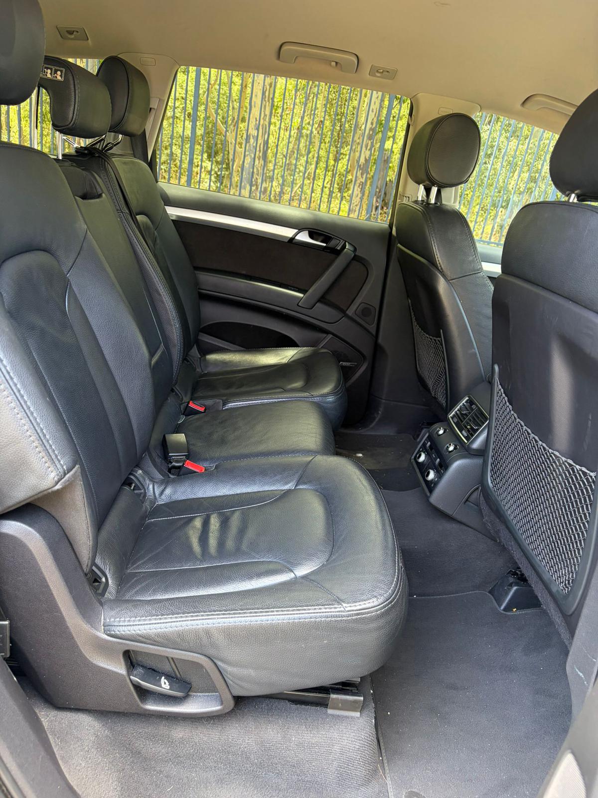 
								Audi Q7 full									