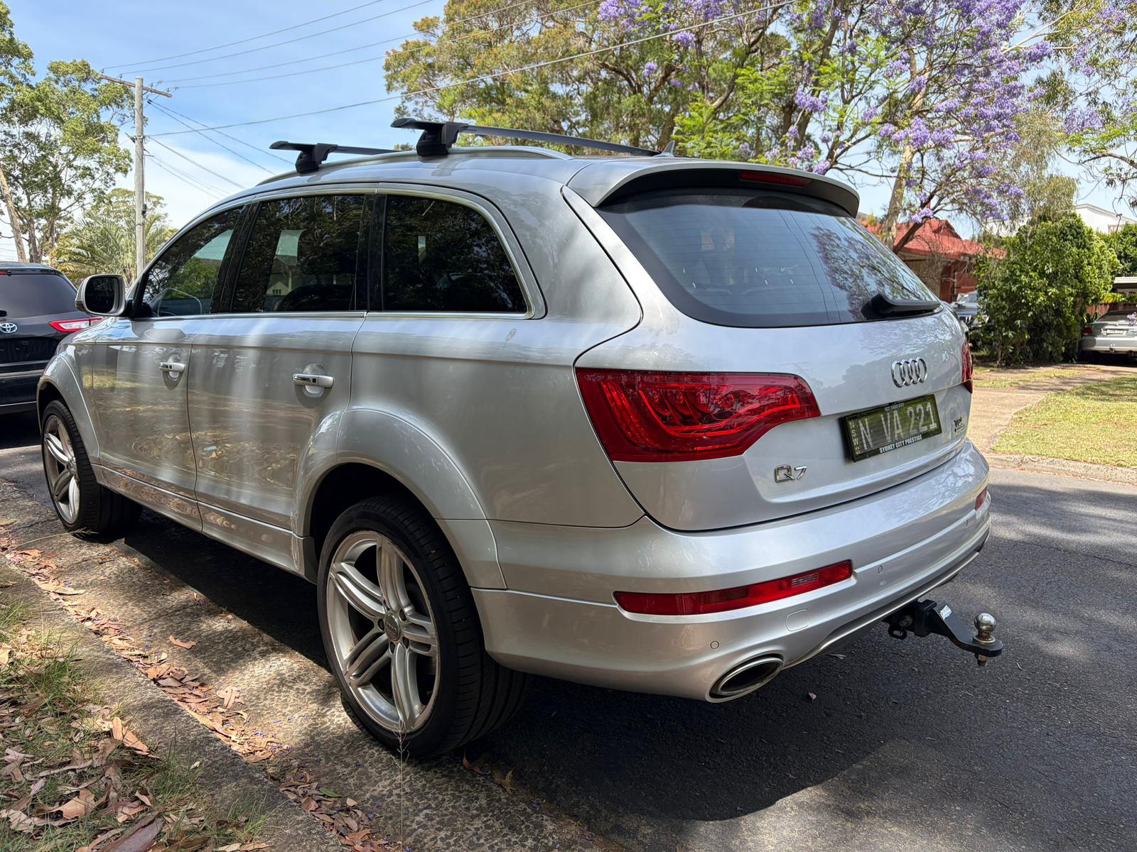 
								Audi Q7 full									