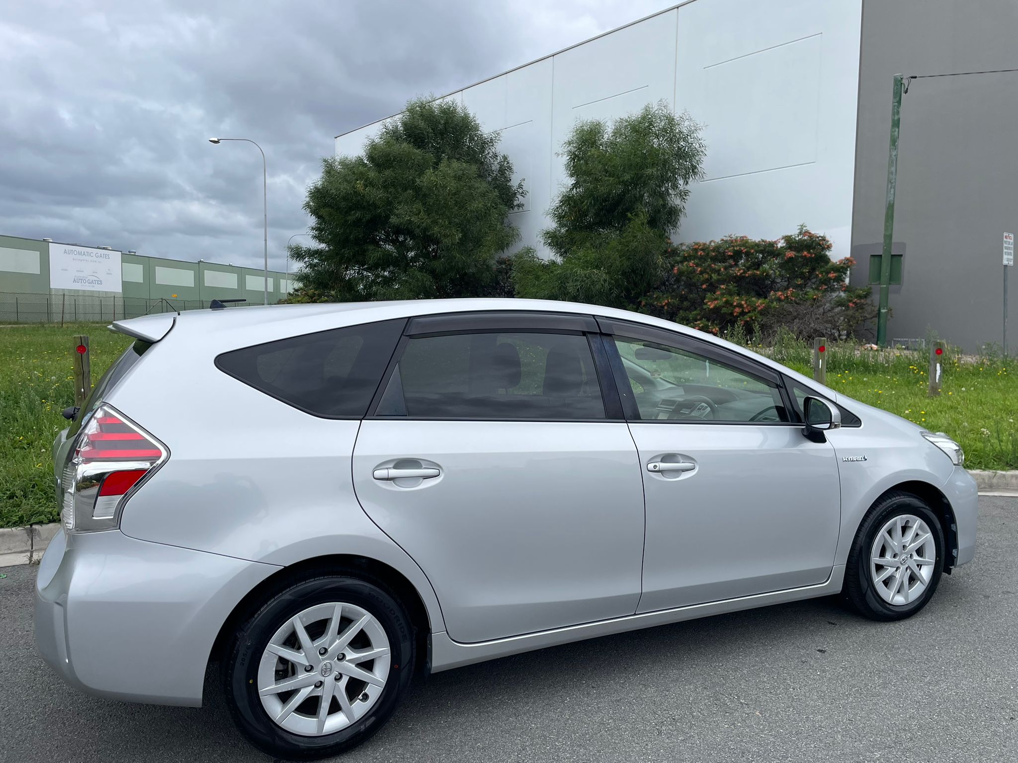 
								Toyota Prius full									