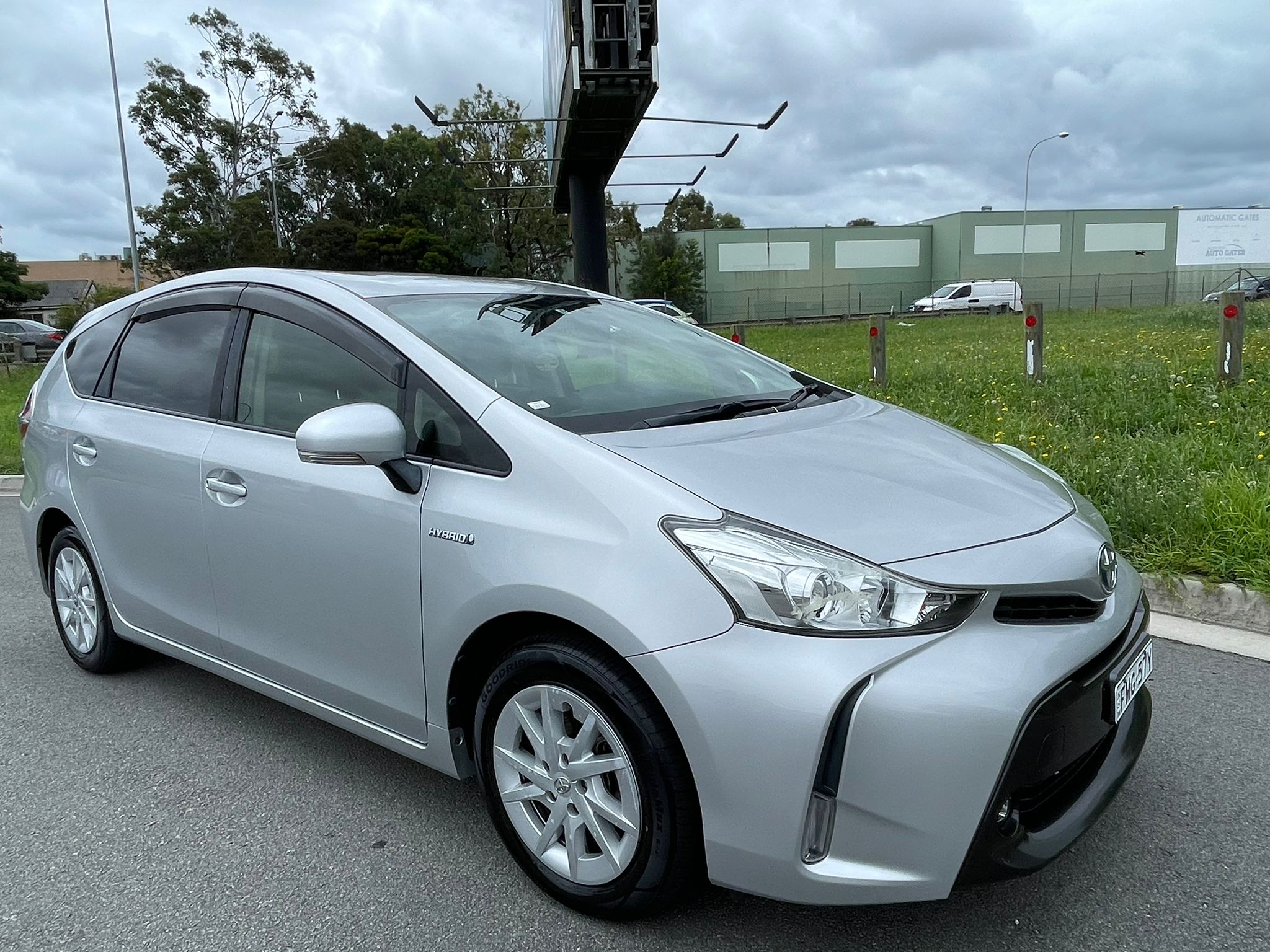 
								Toyota Prius full									