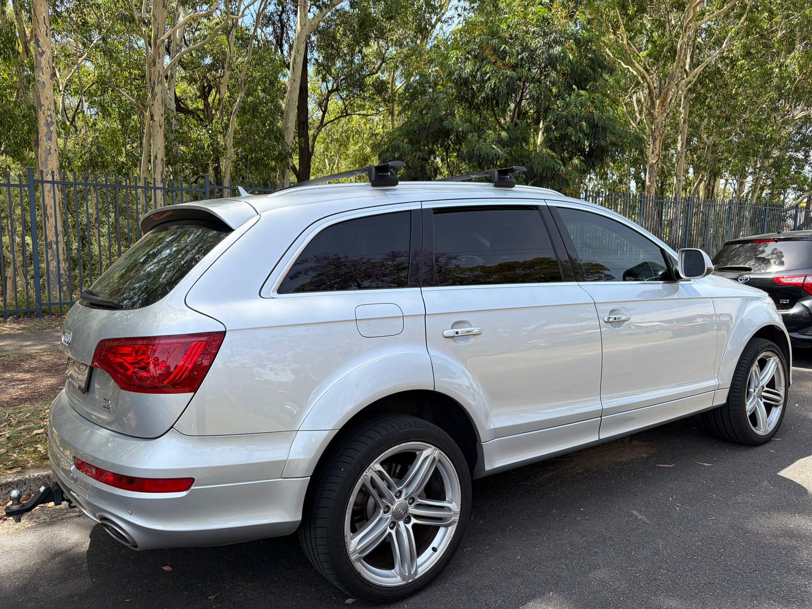 
								Audi Q7 full									