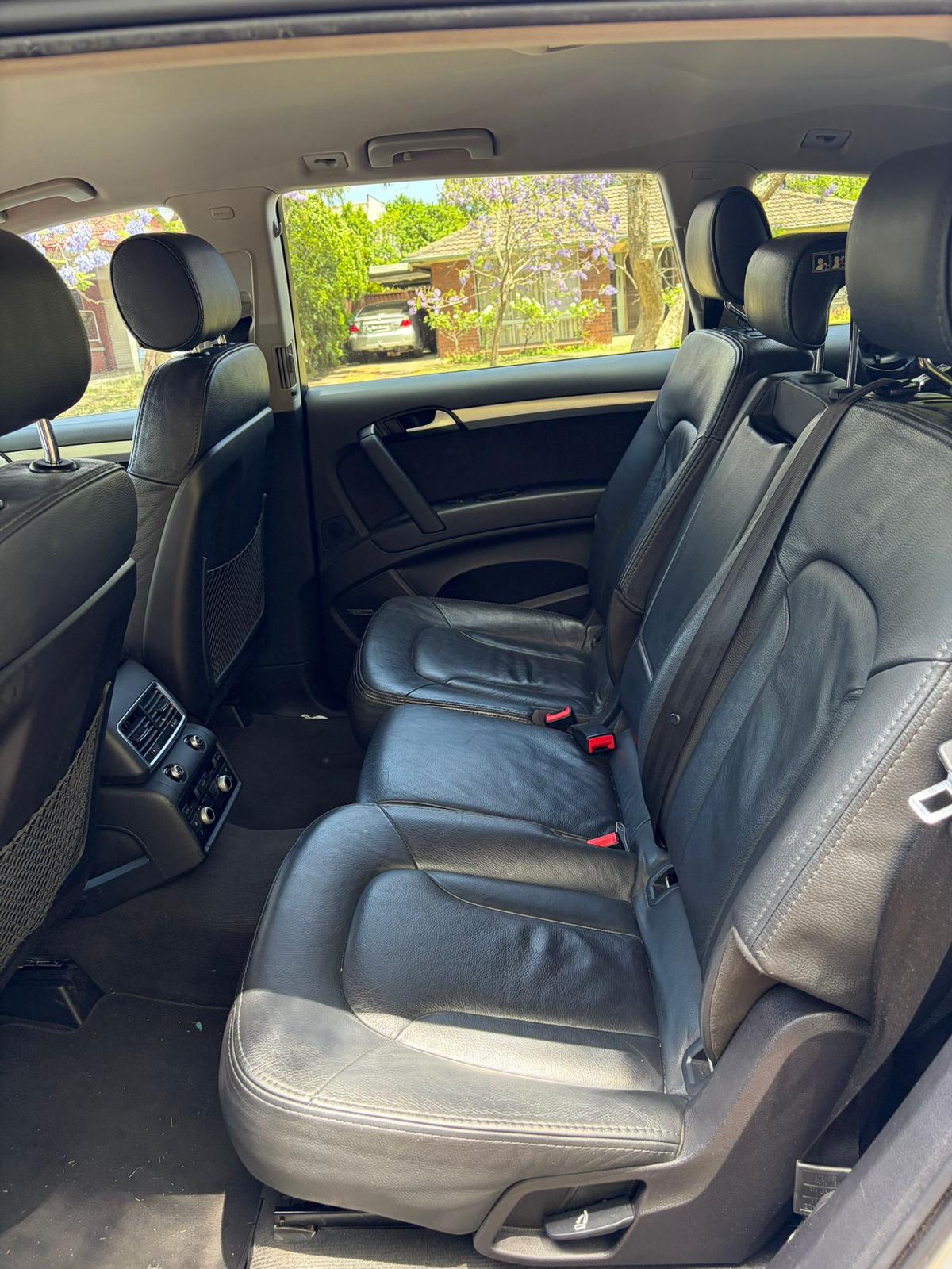 
								Audi Q7 full									