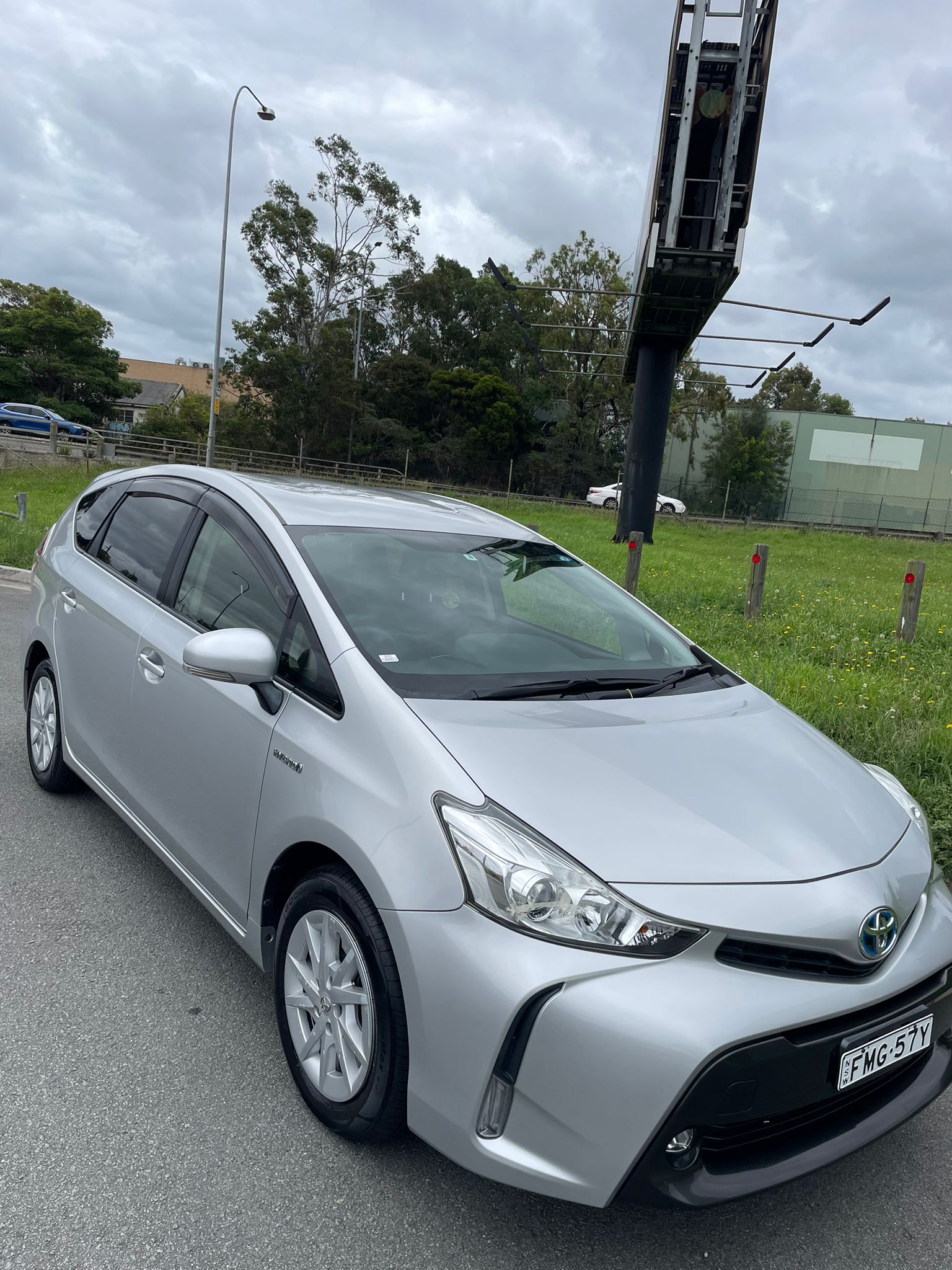 
								Toyota Prius full									