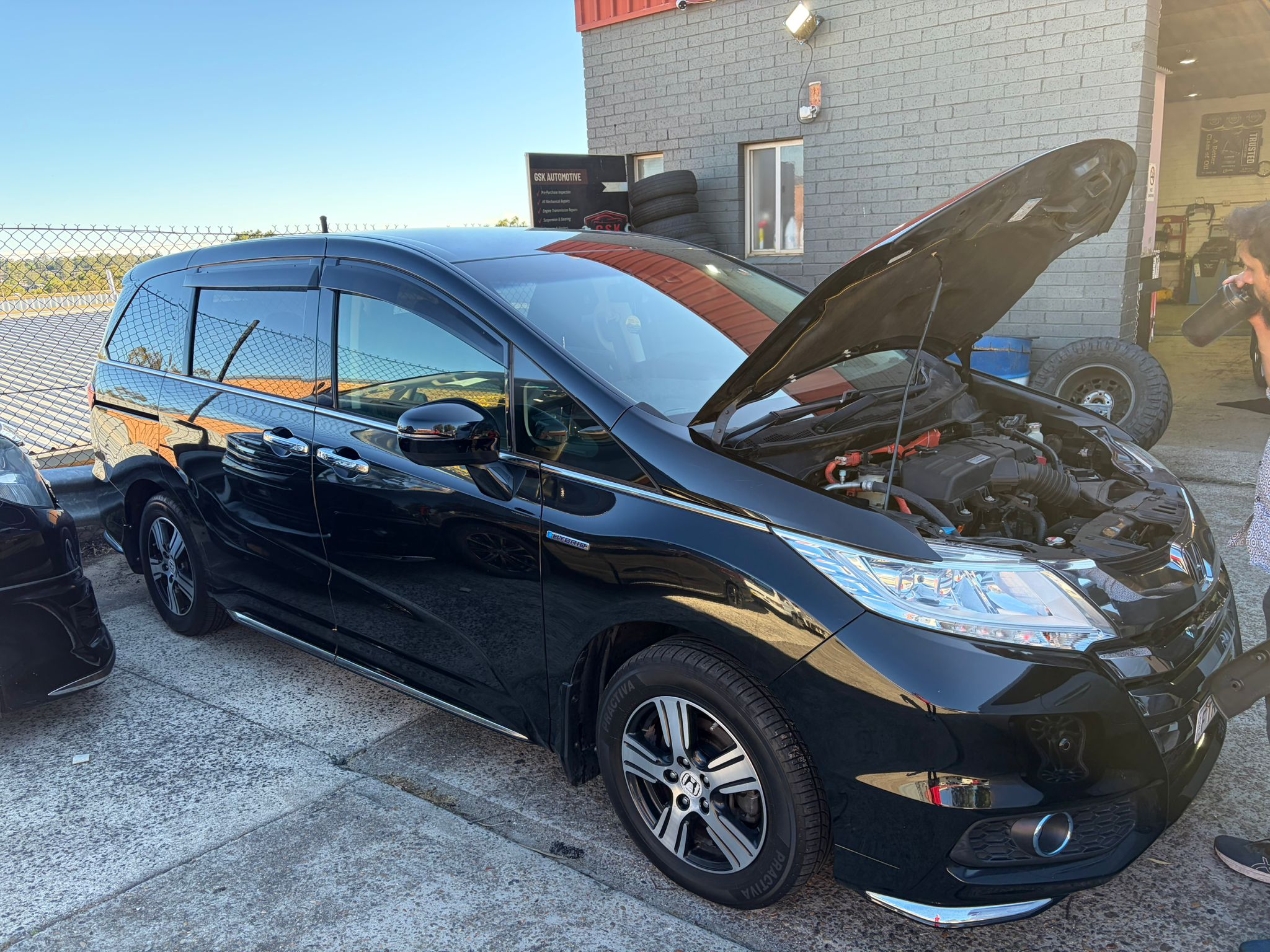 
								Honda Odyssey Hrbrid full									