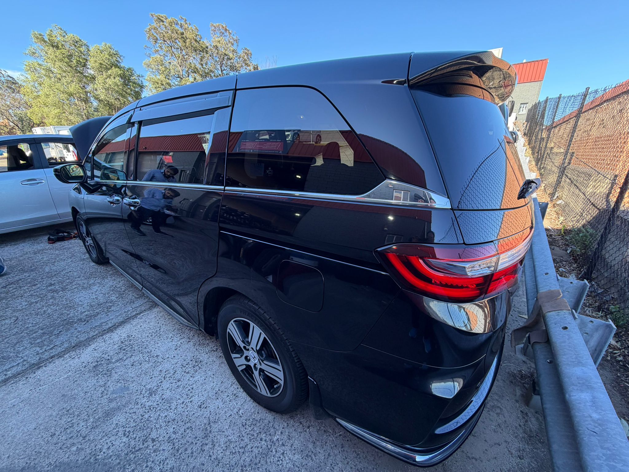 
								Honda Odyssey Hrbrid full									