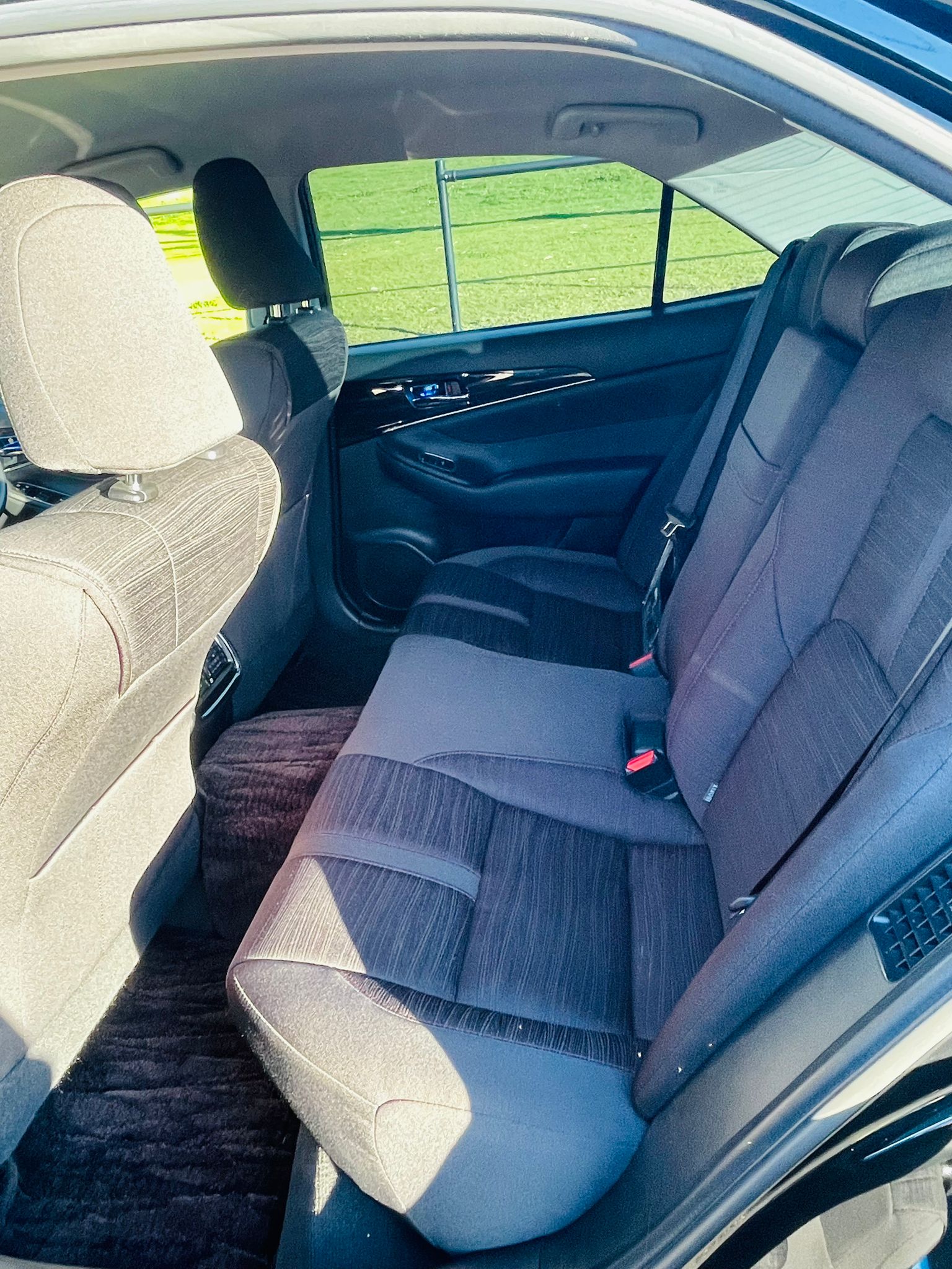 
								Toyota Crown Elite ES Hybrid full									