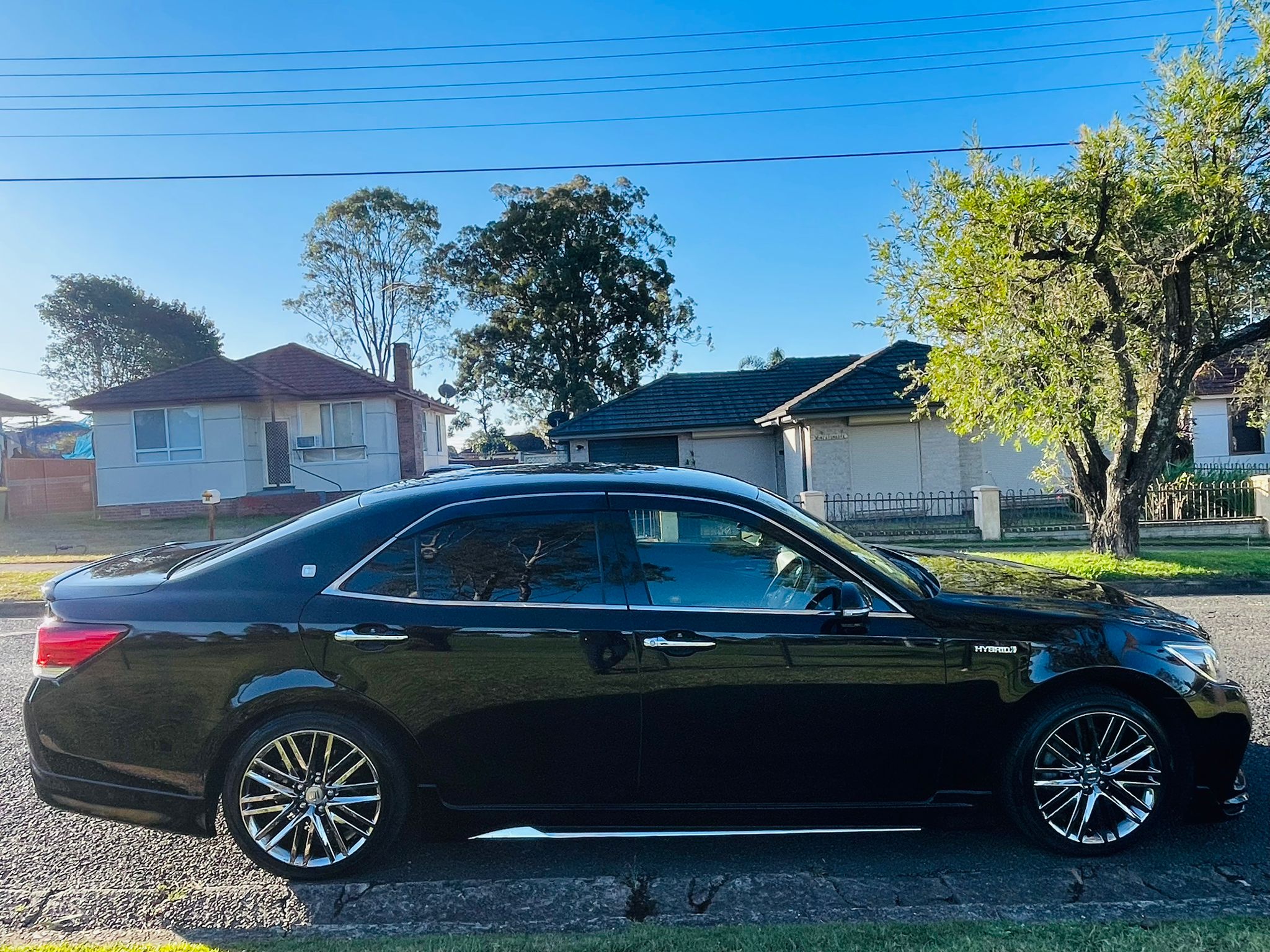 
								Toyota Crown Elite ES Hybrid full									