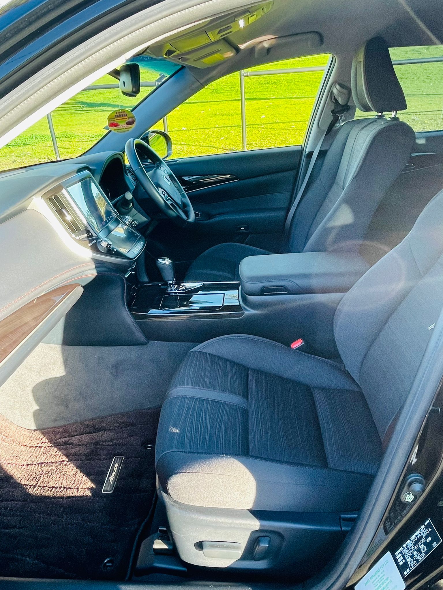 
								Toyota Crown Elite ES Hybrid full									