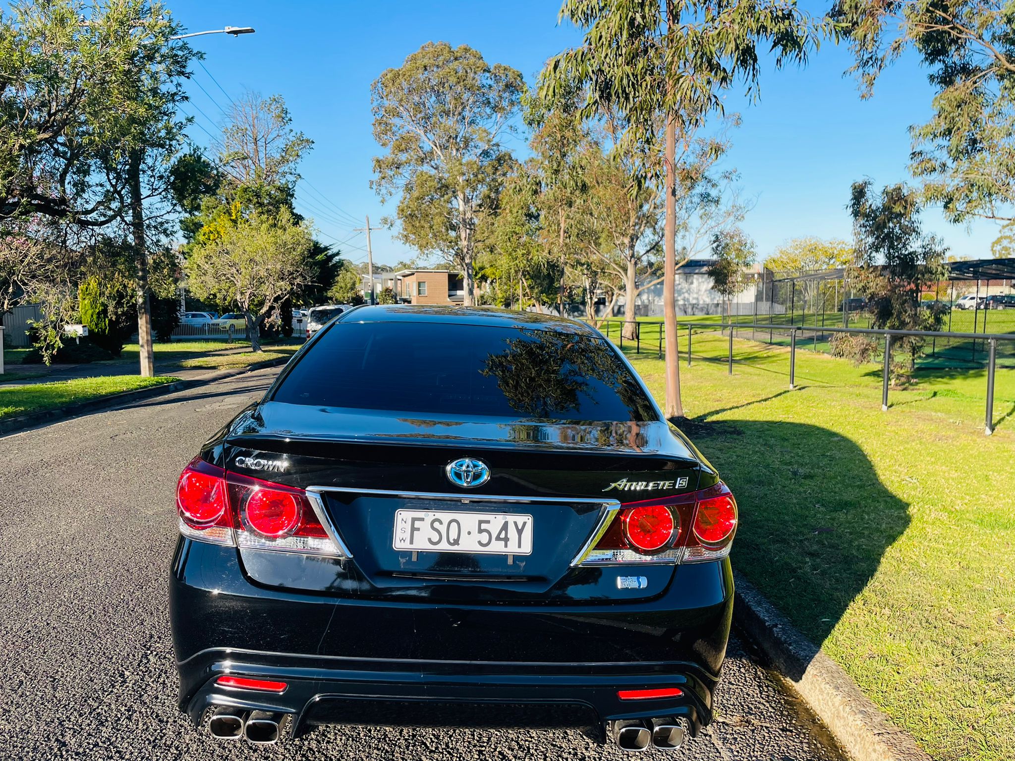 
								Toyota Crown Elite ES Hybrid full									