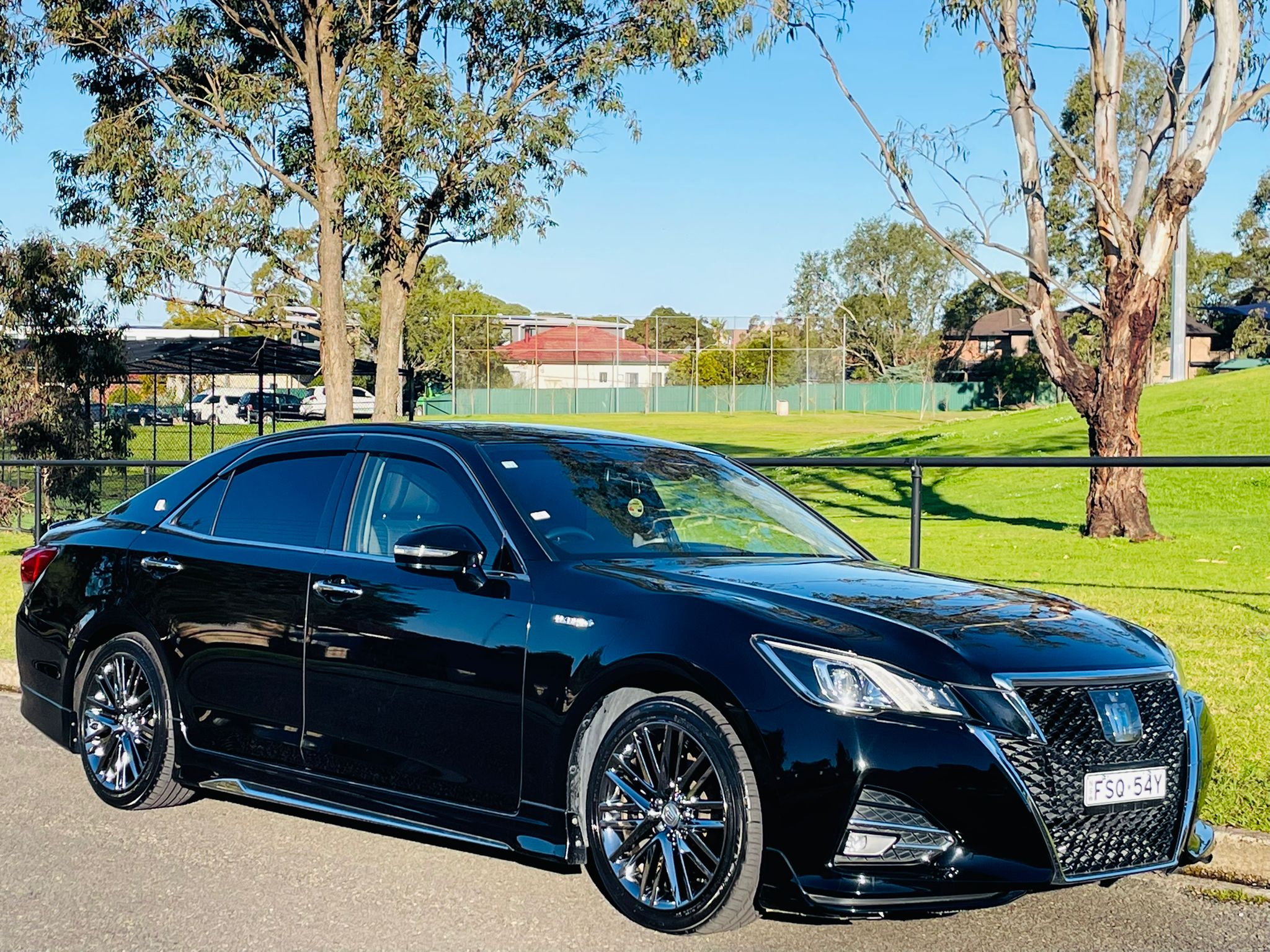 
								Toyota Crown Elite ES Hybrid full									