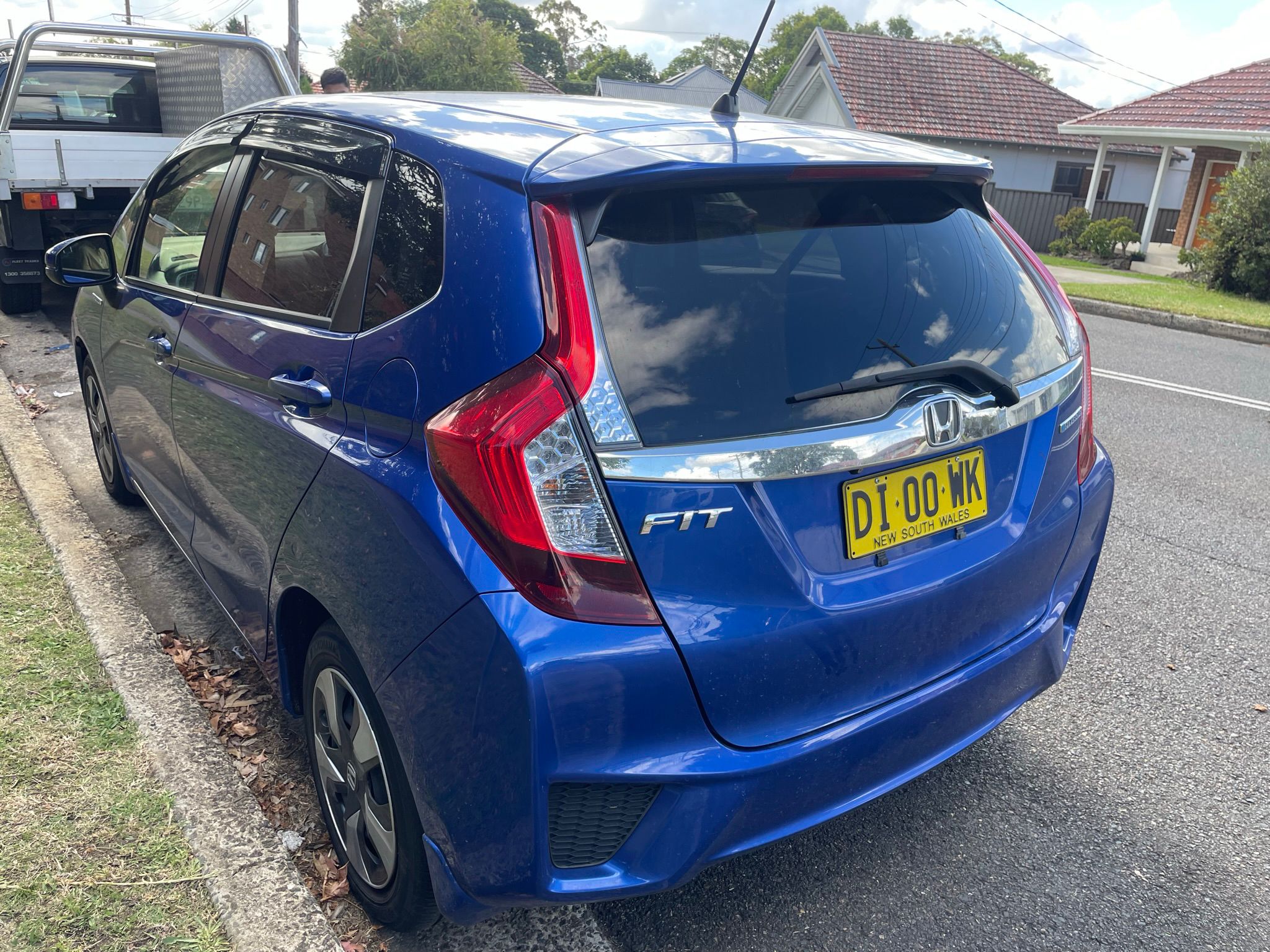 
								Honda Fit Hybrid full									