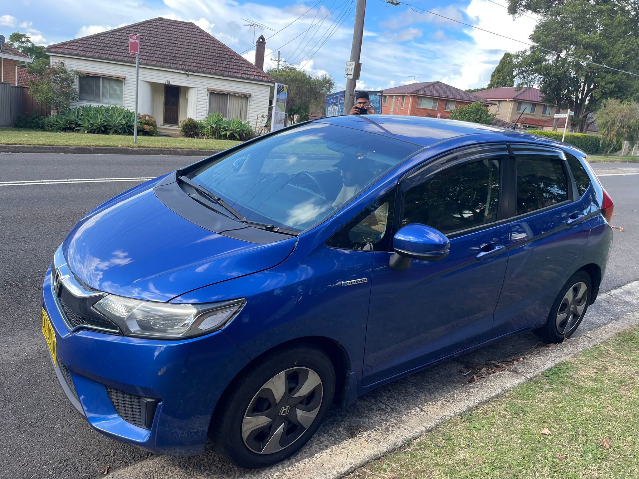 
								Honda Fit Hybrid full									