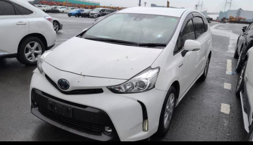 
								Toyota Prius/Alpha full									