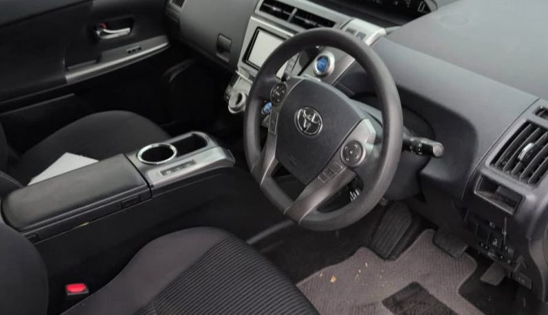 
								Toyota Prius/Alpha full									