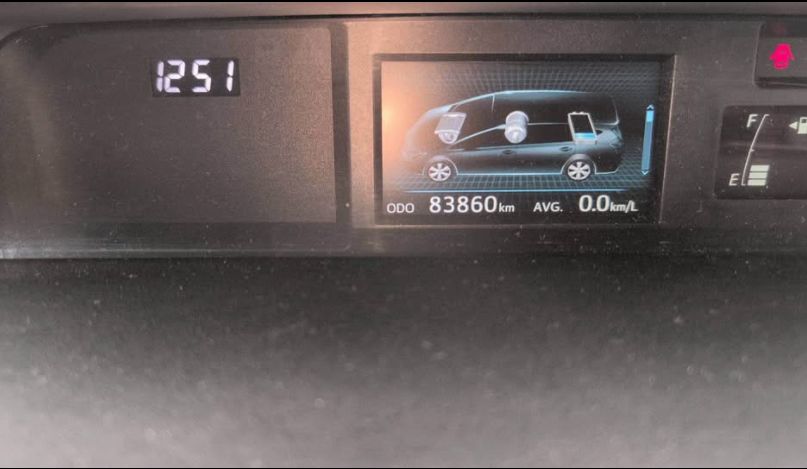 
								Toyota Prius/Alpha full									