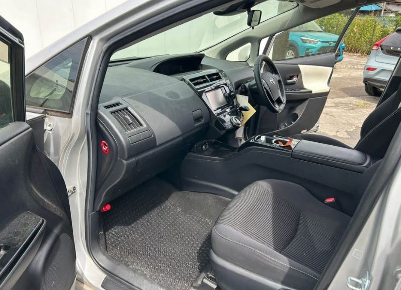 
								Toyota Prius/(Alpha) full									