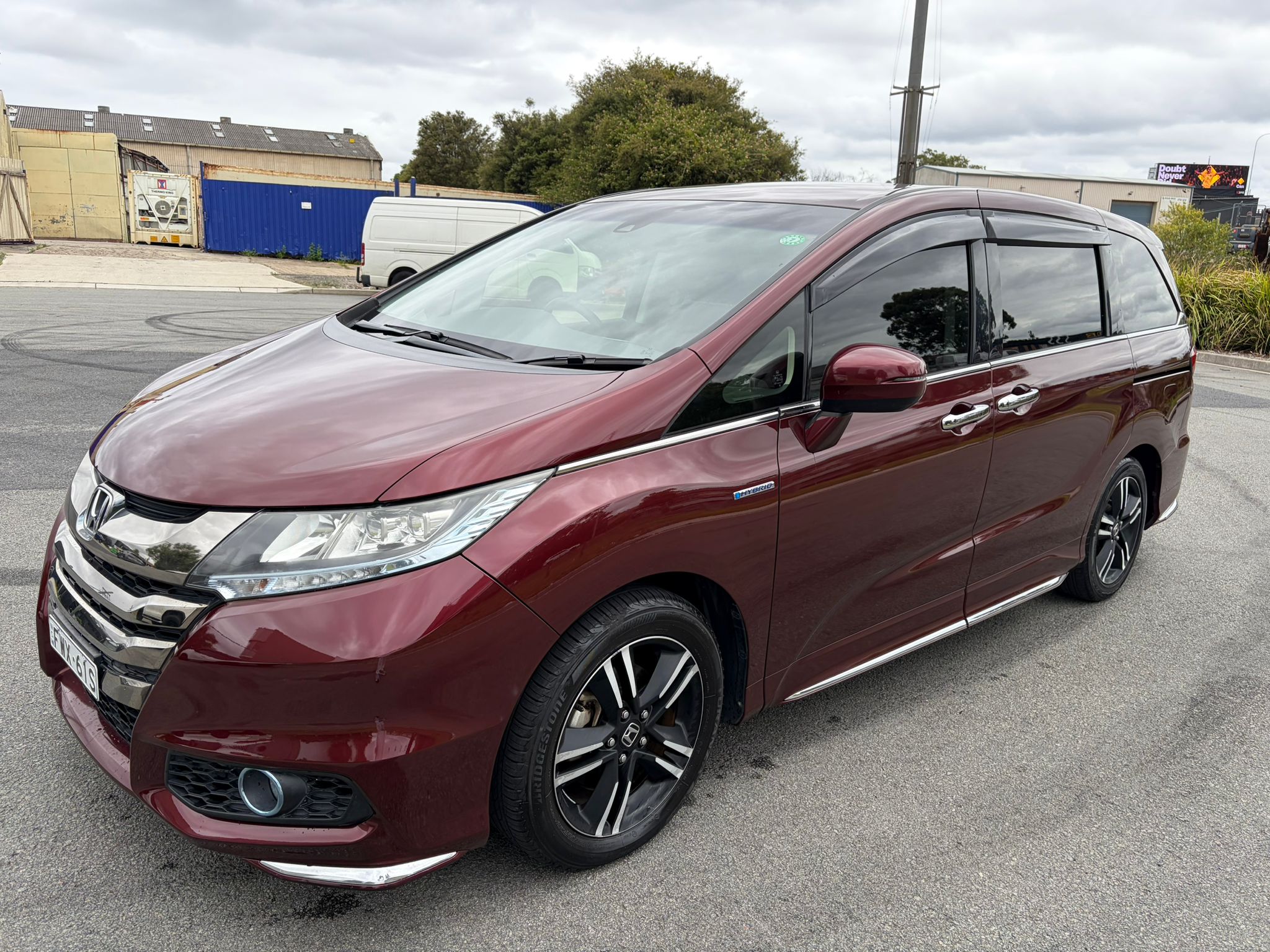 
								Honda Odyssey Hybrid full									