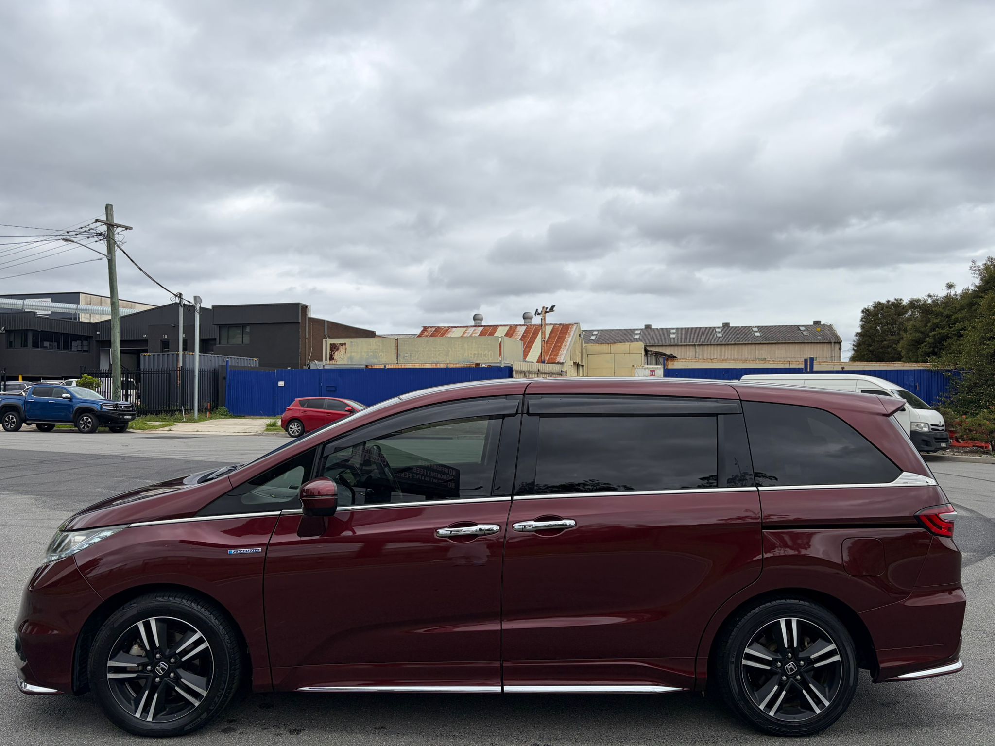 
								Honda Odyssey Hybrid full									
