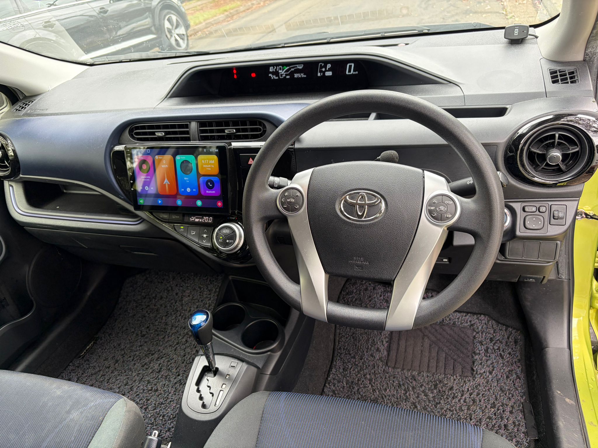 
								Toyota Prius Aqua full									
