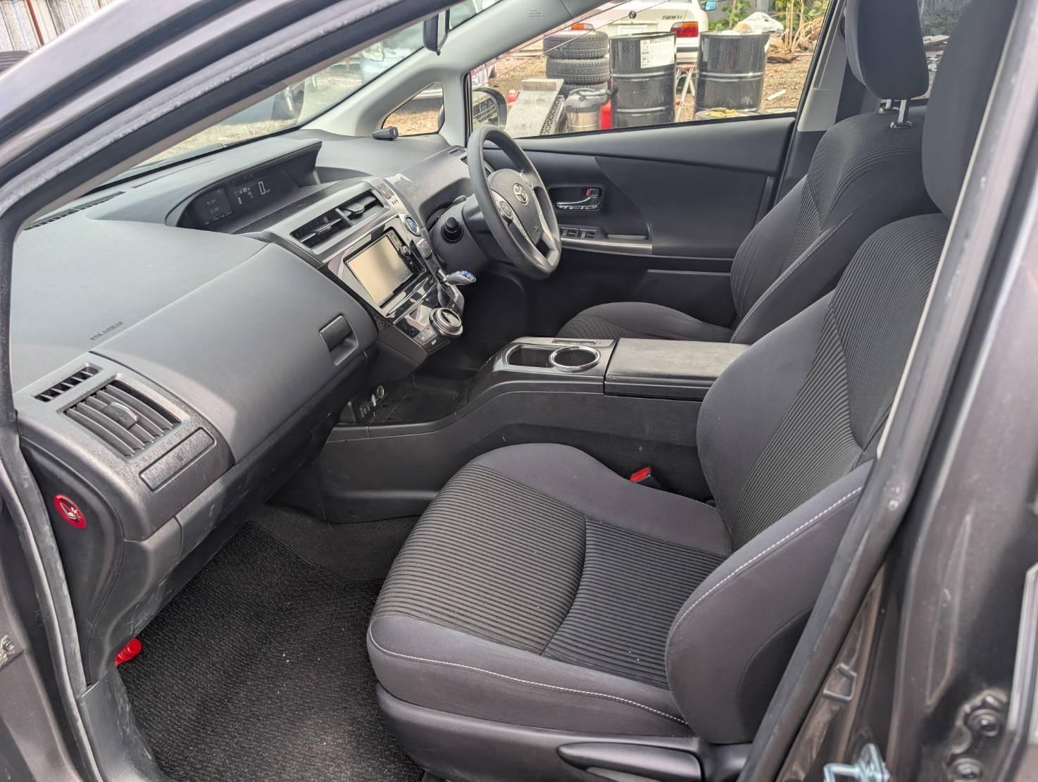 
								Toyota Prius V Alpha full									