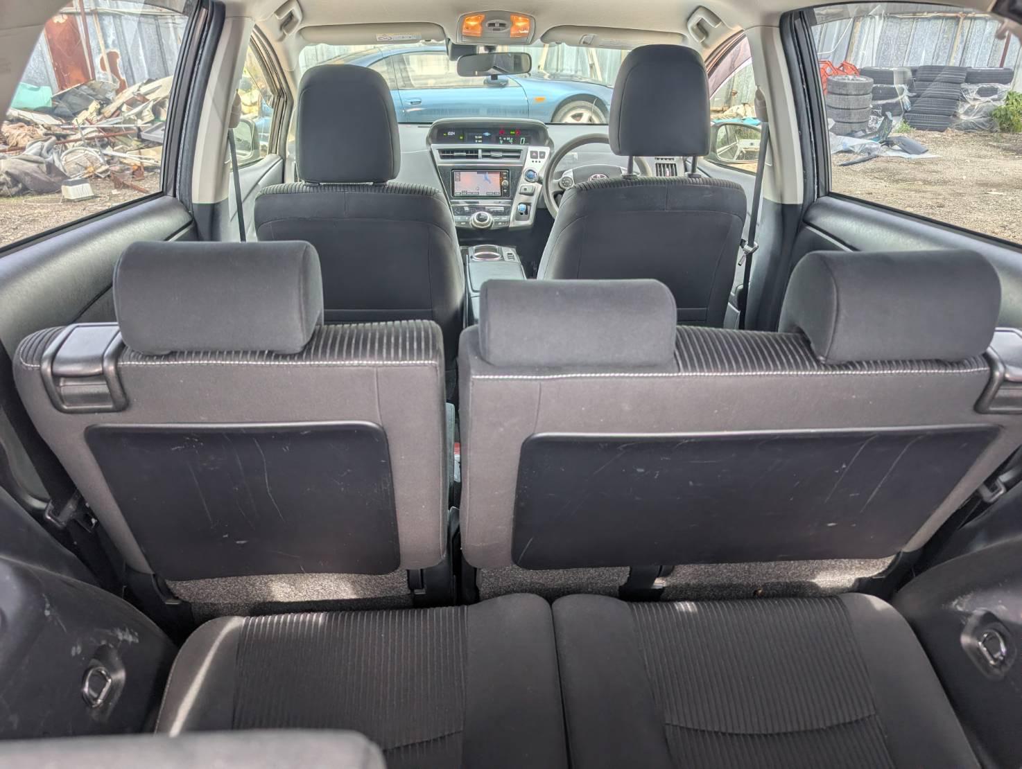 
								Toyota Prius V Alpha full									