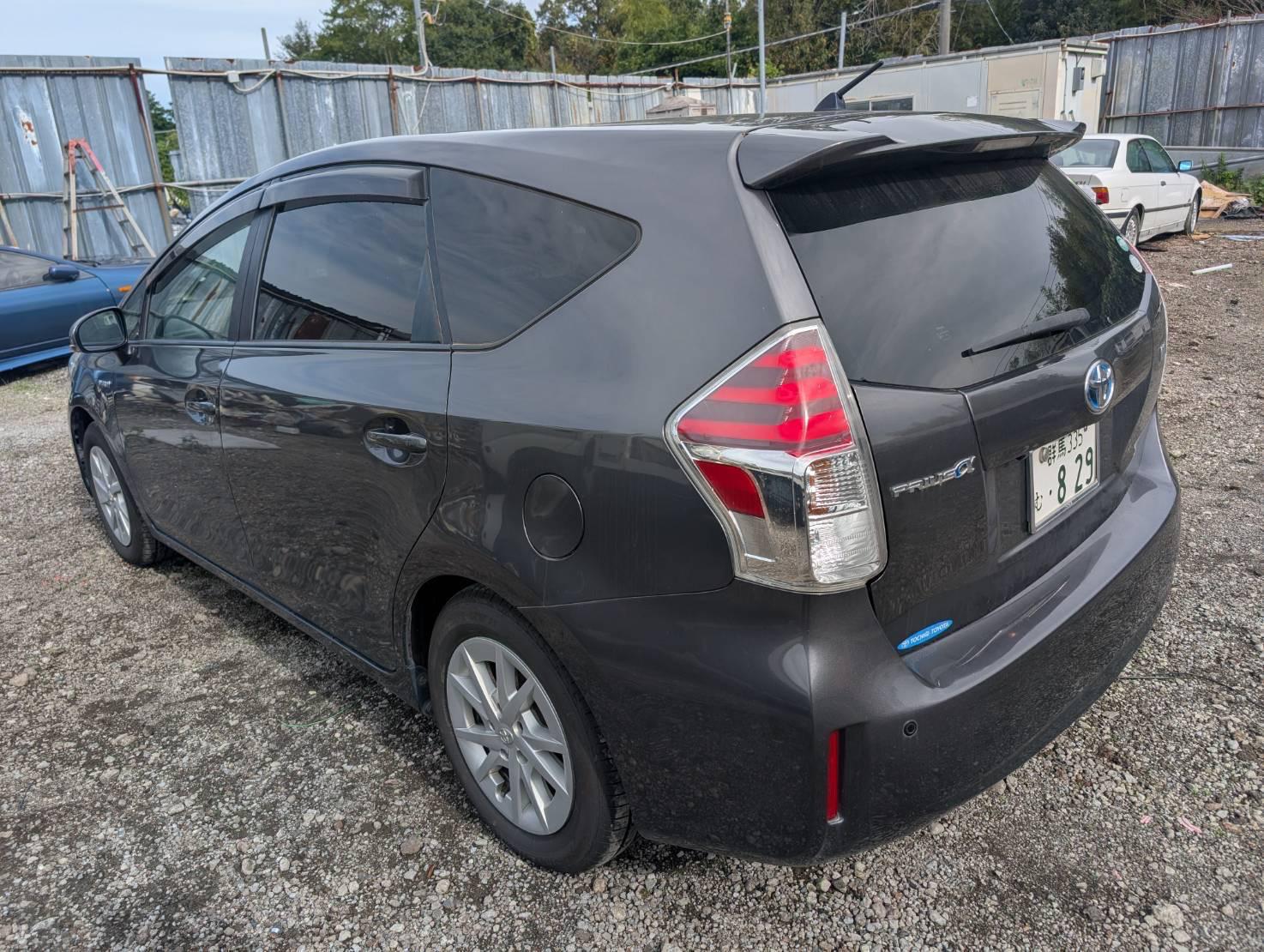 
								Toyota Prius V Alpha full									