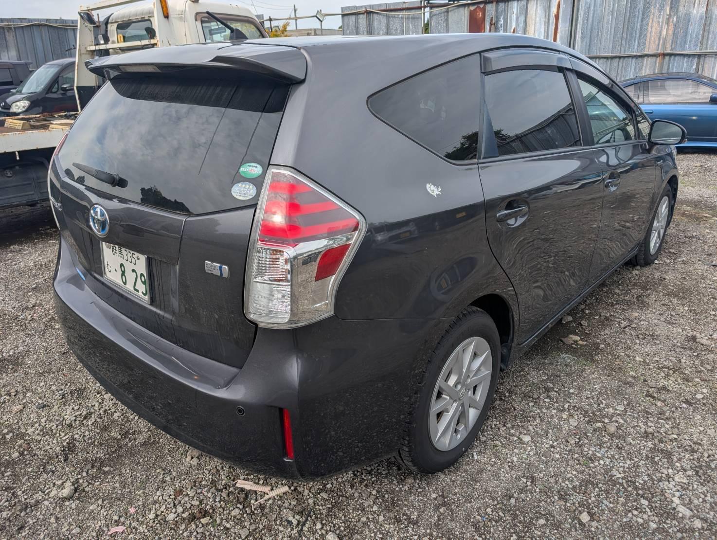 
								Toyota Prius V Alpha full									