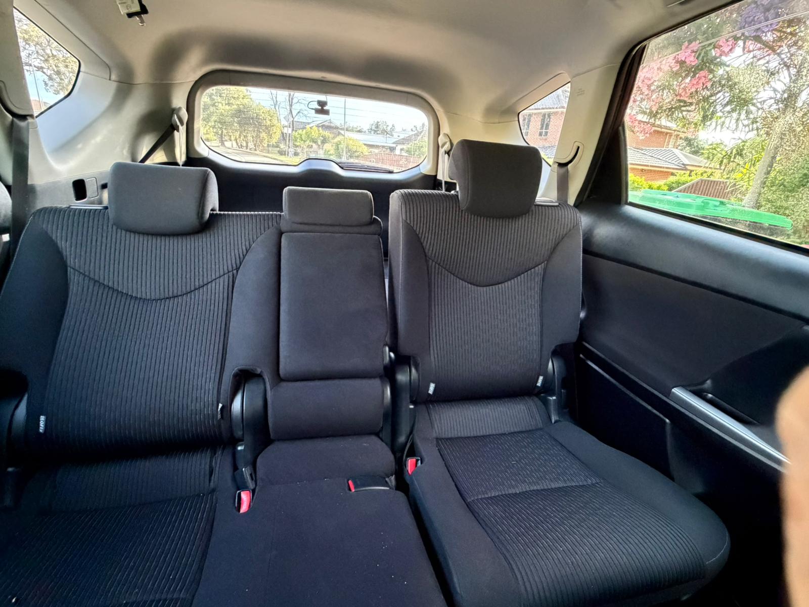 
								Toyota Prius V Alpha full									
