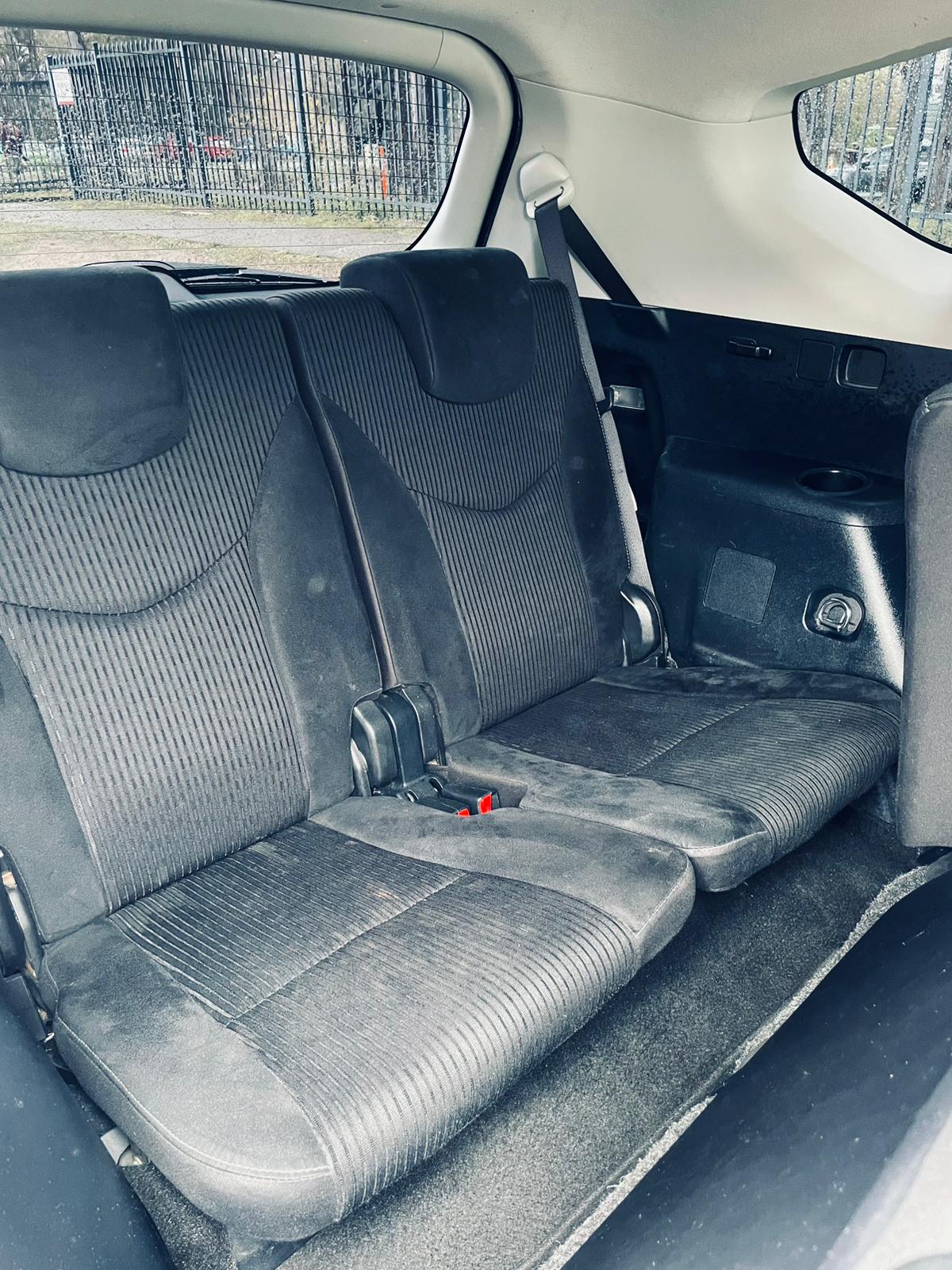 
								Toyota Prius V Alpha full									
