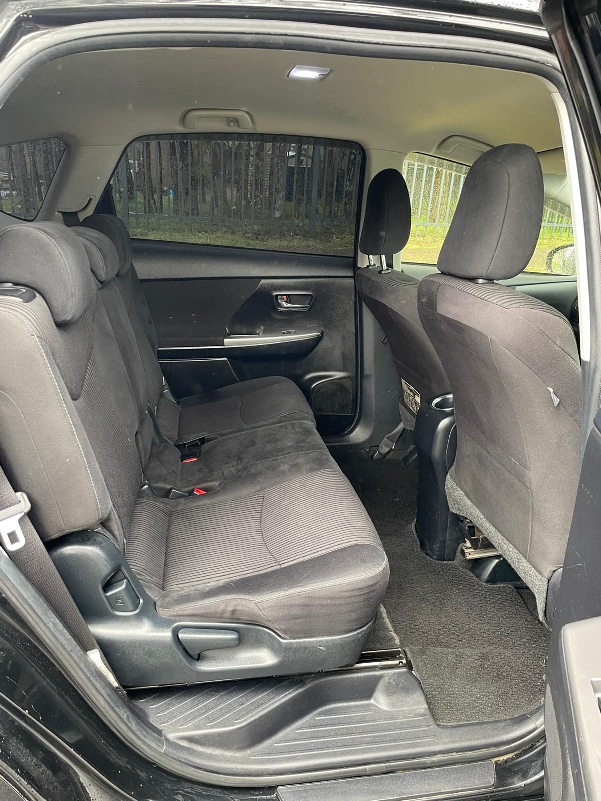 
								Toyota Prius V Alpha full									