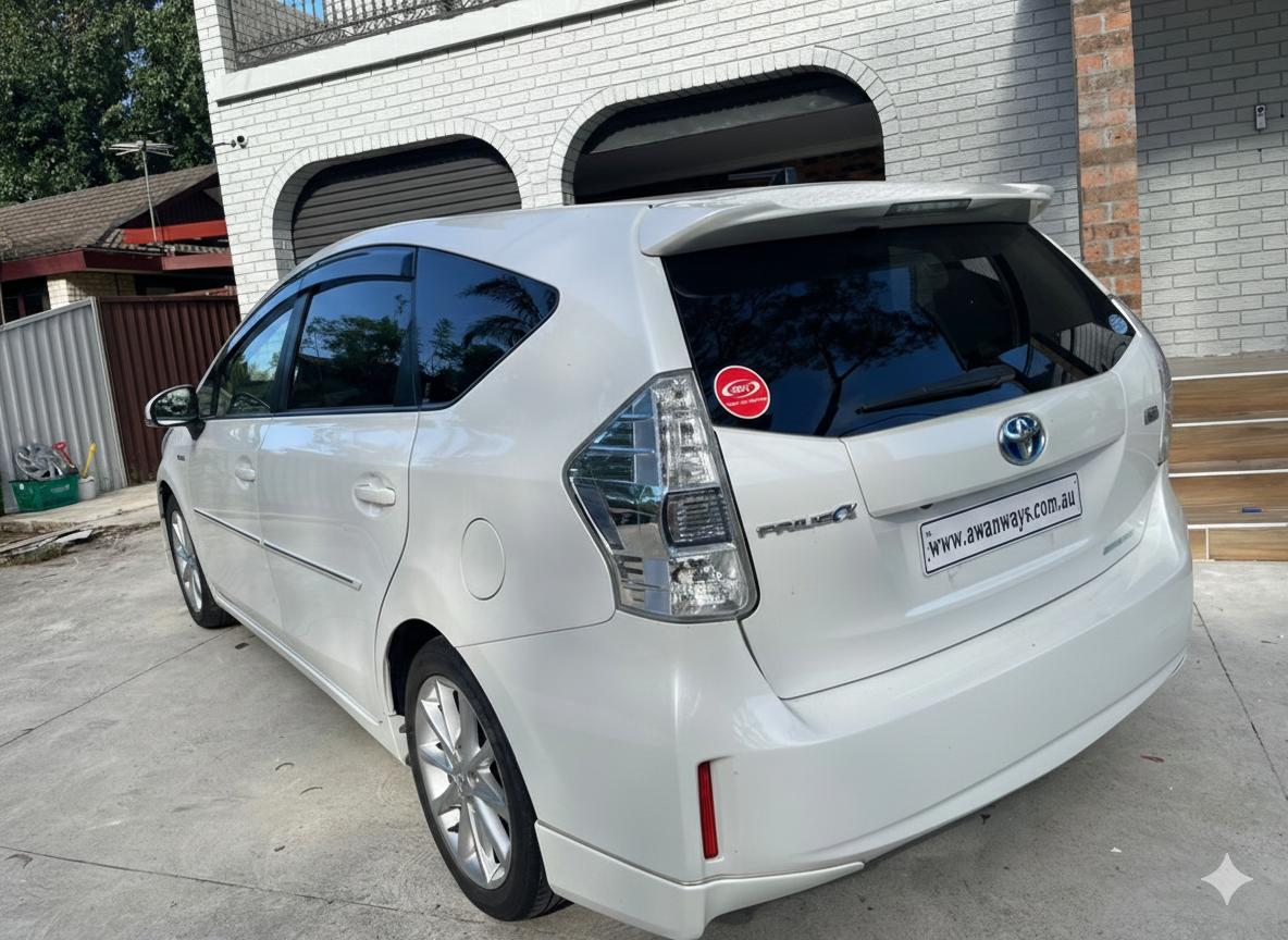 
								Toyota Prius (alpha V) full									