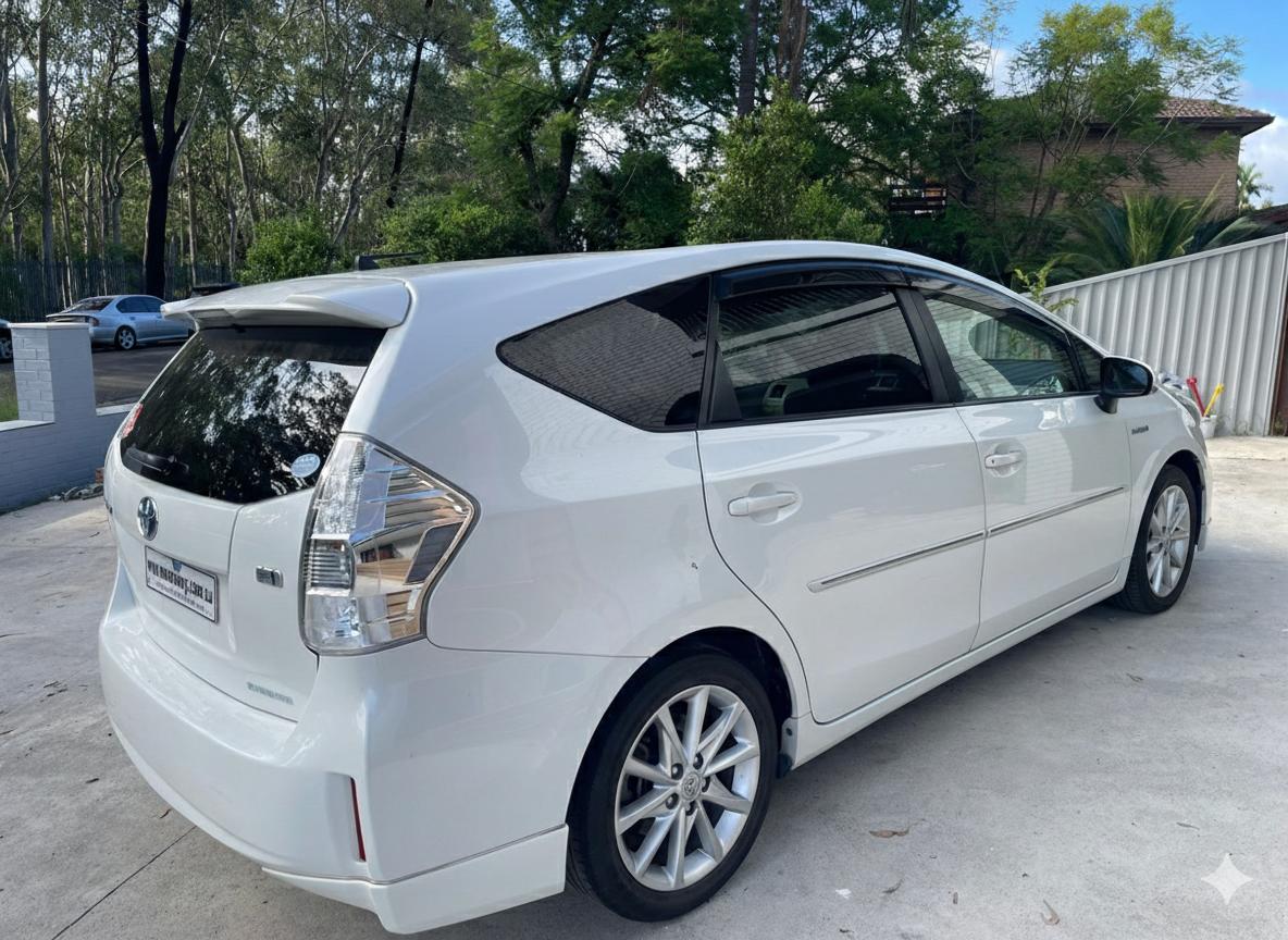 
								Toyota Prius (alpha V) full									