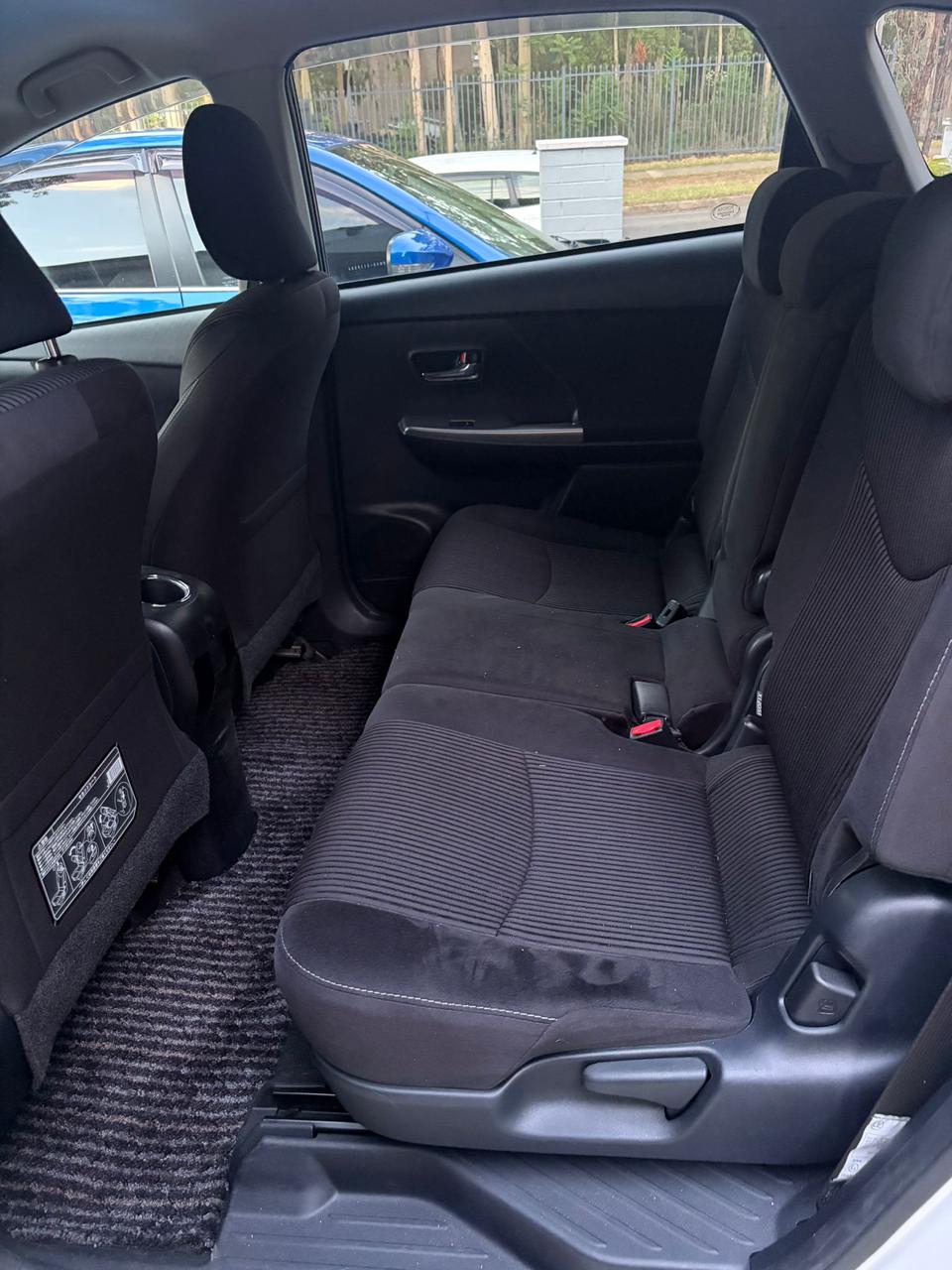 
								Toyota Prius (alpha V) full									