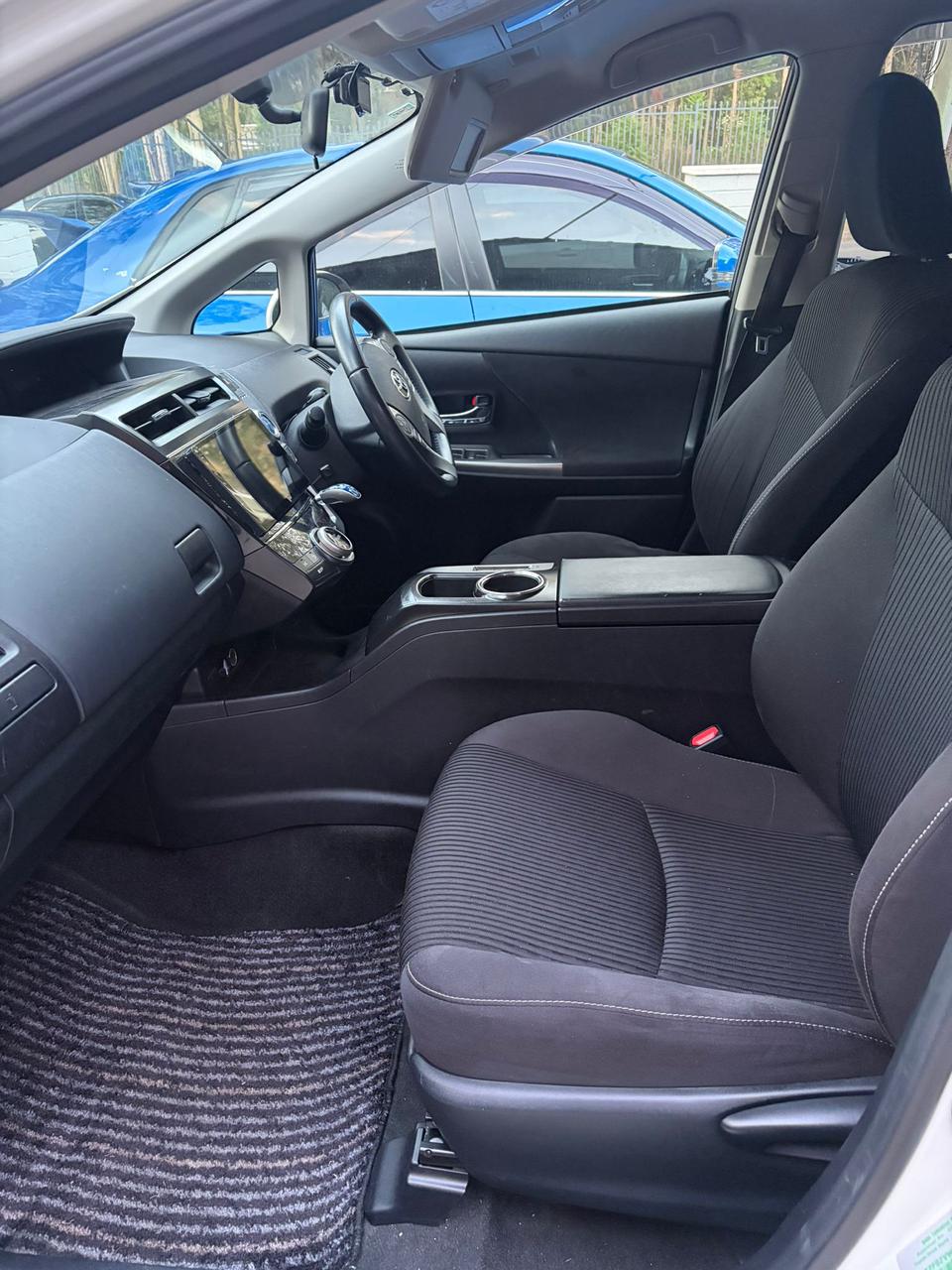 
								Toyota Prius (alpha V) full									
