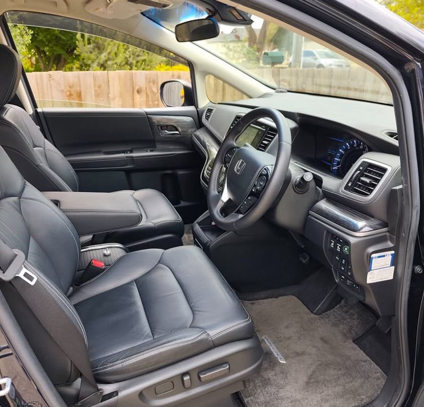 
								Honda(odyssey Absolute S ex package leather) full									